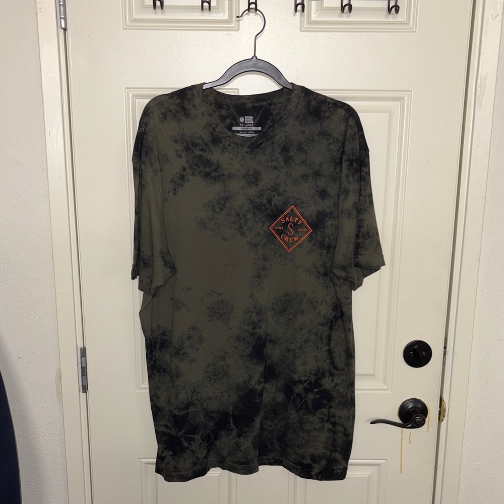 Salt Life Men's Green and Black Tie-Dye Tee